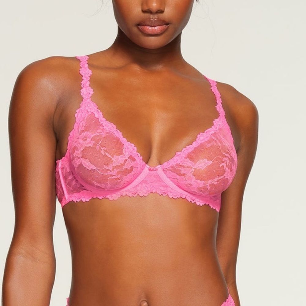 NWT SKIMS Stretch Lace Intimates Underwire Scoop Pink Sexy Lingerie Sheer Bra
